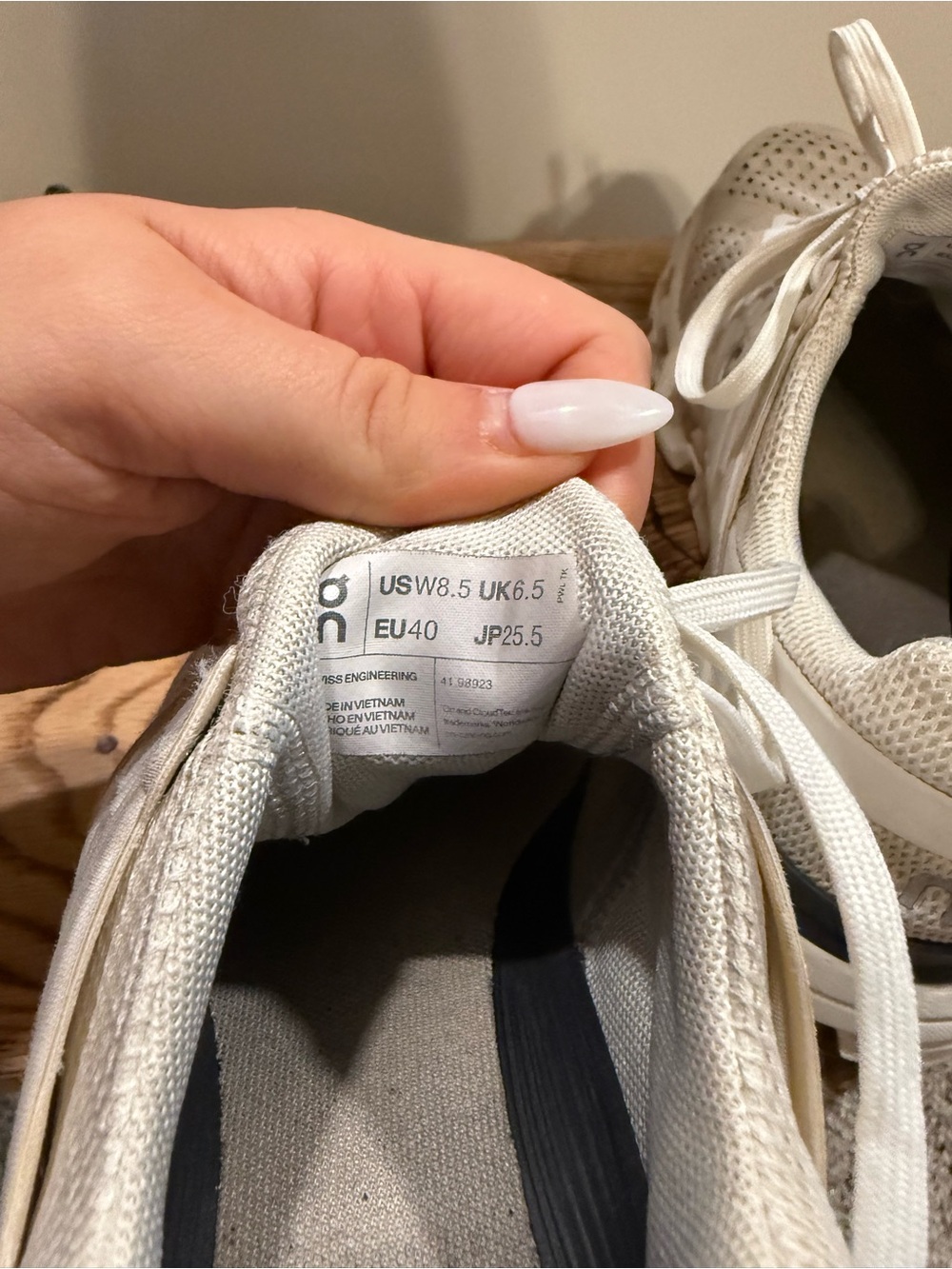 On Running White and Light Gray Mesh Running Shoes - Picture 4 of 5